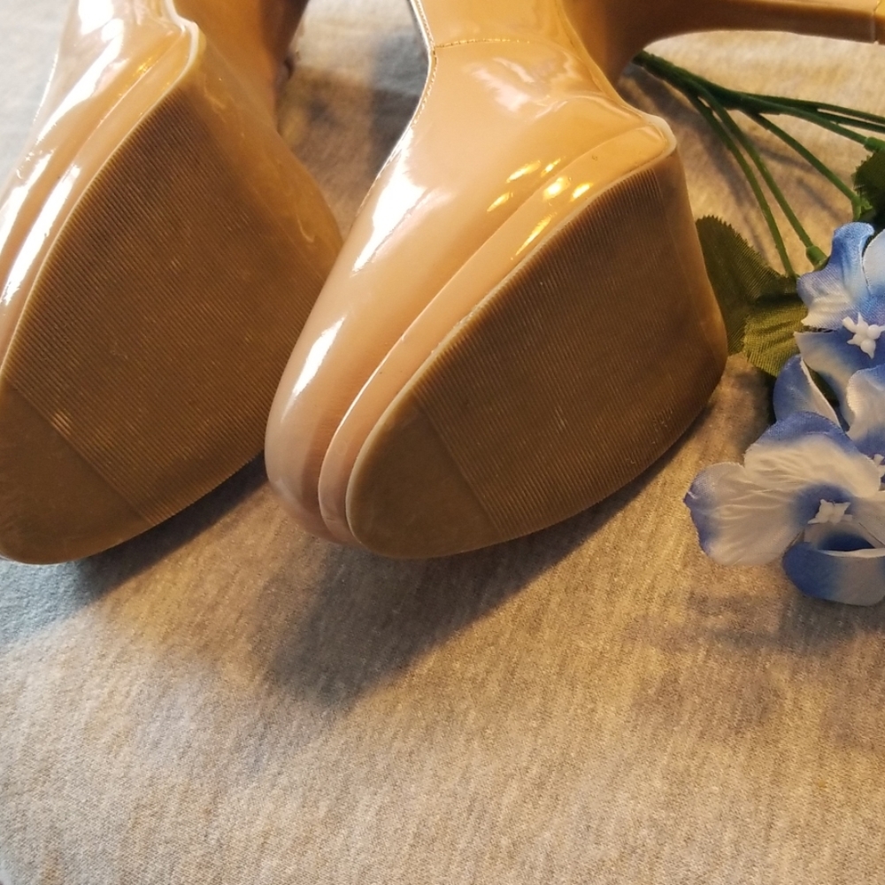 Size 9 Nude Patent Leather Steve Madden Heels - Picture 6 of 7